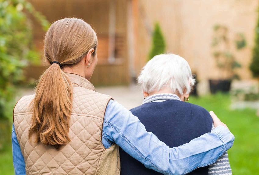 aide aux familles pour soins à une personne souffrant d’Alzheimer